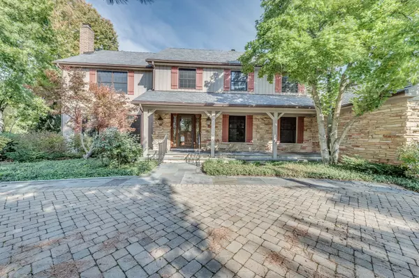 4143 Three Lakes CT, Long Grove, IL 60047