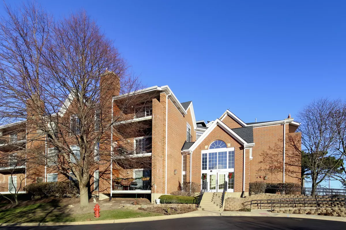 St. Charles, IL 60174,91 Hunt Club DR #91