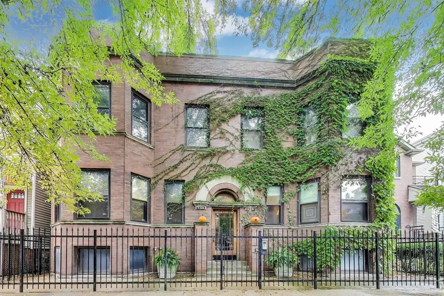 1737 W Barry AVE #A, Chicago, IL 60657