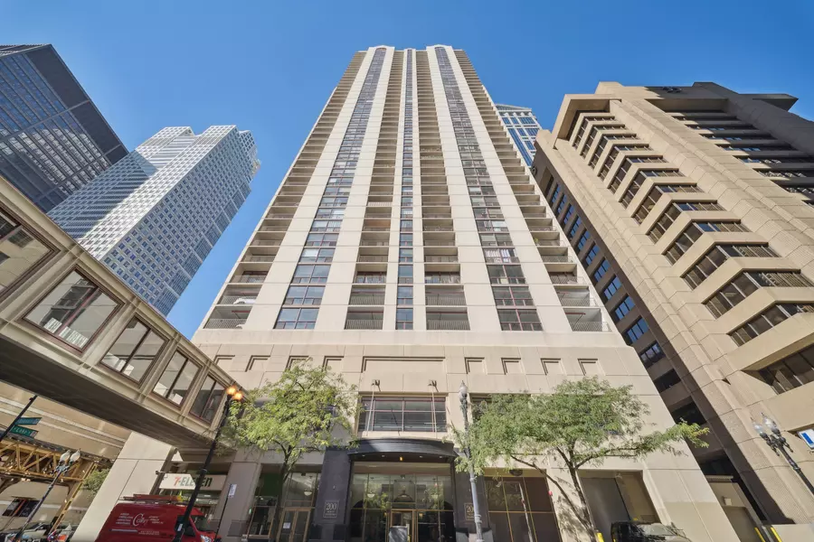 200 N Dearborn ST #3402, Chicago, IL 60601