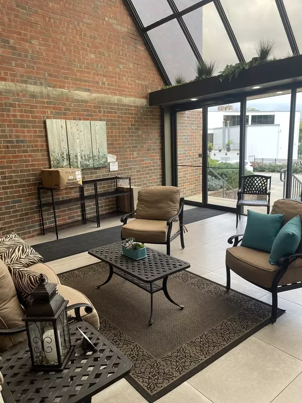 Elmhurst, IL 60126,2 S Atrium WAY #203