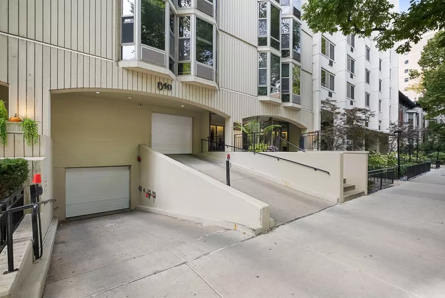 1340 N Dearborn Pkwy #2C, Chicago, IL 60610