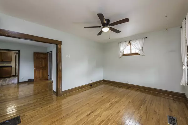 Waukegan, IL 60085,511 Chestnut ST