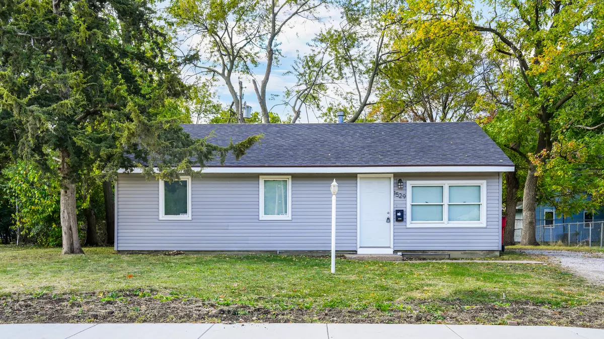 Champaign, IL 61821,1529 Hedge RD