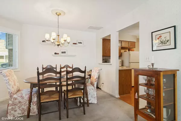 Buffalo Grove, IL 60089,1027 Courtland DR #1027