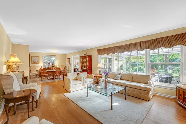Flossmoor, IL 60422,2122 Evans RD
