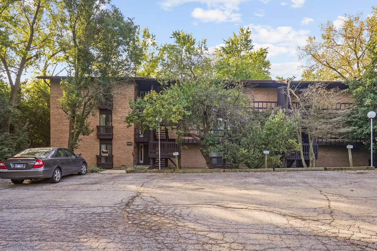 Lisle, IL 60532,5501 Lakeside DR #3B