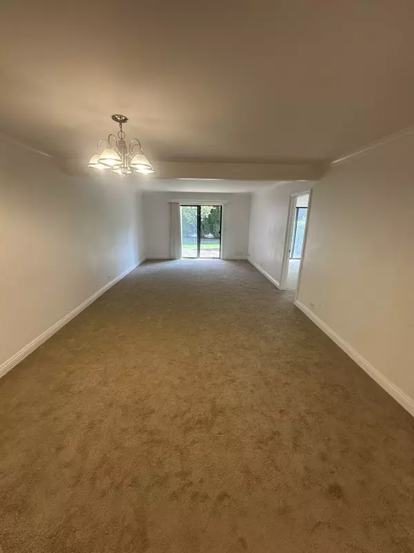 Northfield, IL 60093,1721 Northfield SQ #B