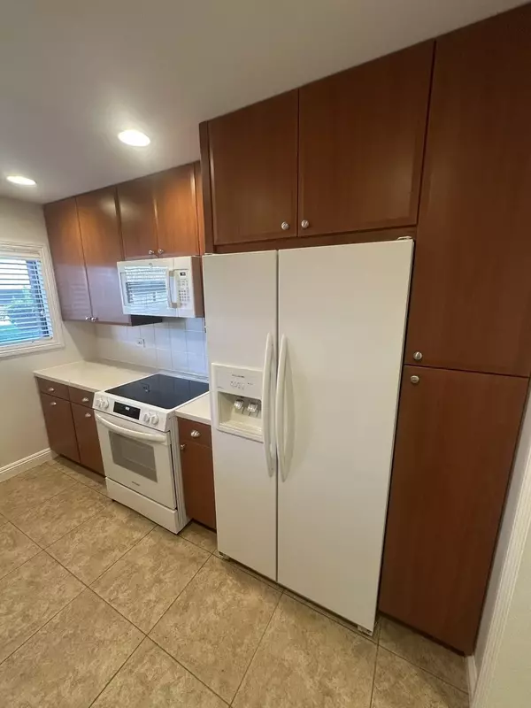 Northfield, IL 60093,1721 Northfield SQ #B