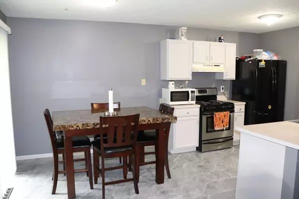 Poplar Grove, IL 61065,510 Constitution DR SW