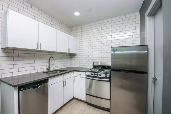 Chicago, IL 60613,944 W Montrose AVE #308