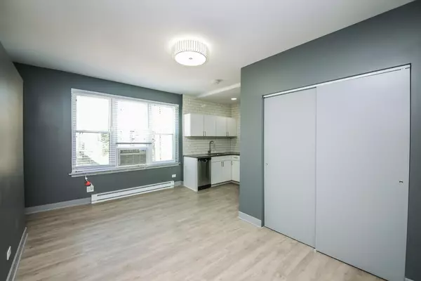 Chicago, IL 60613,944 W Montrose AVE #308