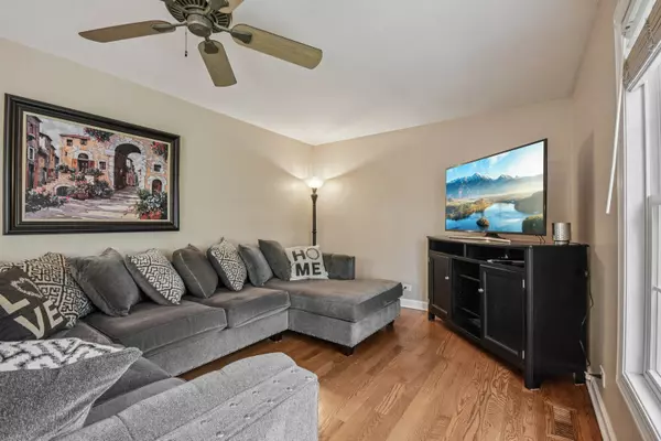 Bartlett, IL 60103,368 Pinoak DR