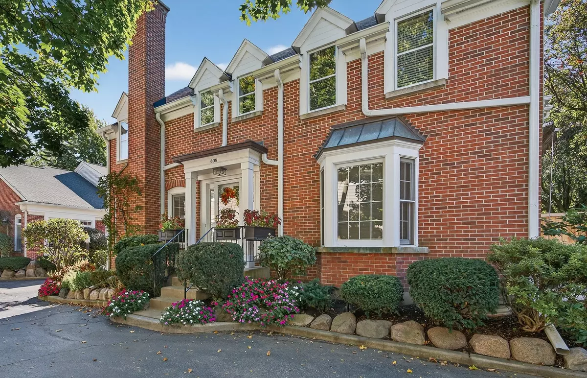 Wilmette, IL 60091,809 Hibbard RD