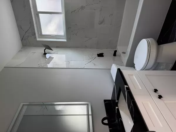 Chicago, IL 60624,623 N Hamlin AVE #2