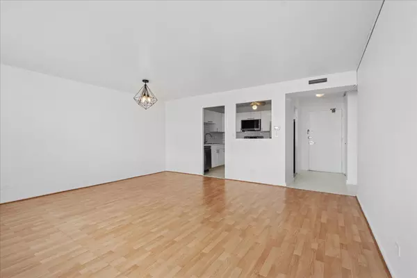 Chicago, IL 60660,6301 N Sheridan RD #22D