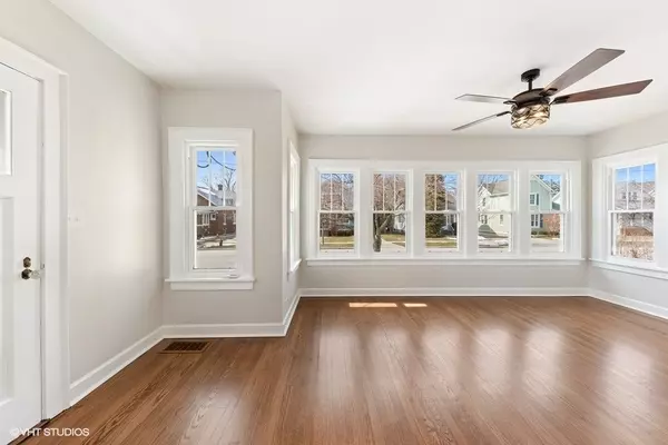 Arlington Heights, IL 60005,133 S Vail AVE