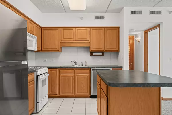 Des Plaines, IL 60016,750 Pearson ST #812