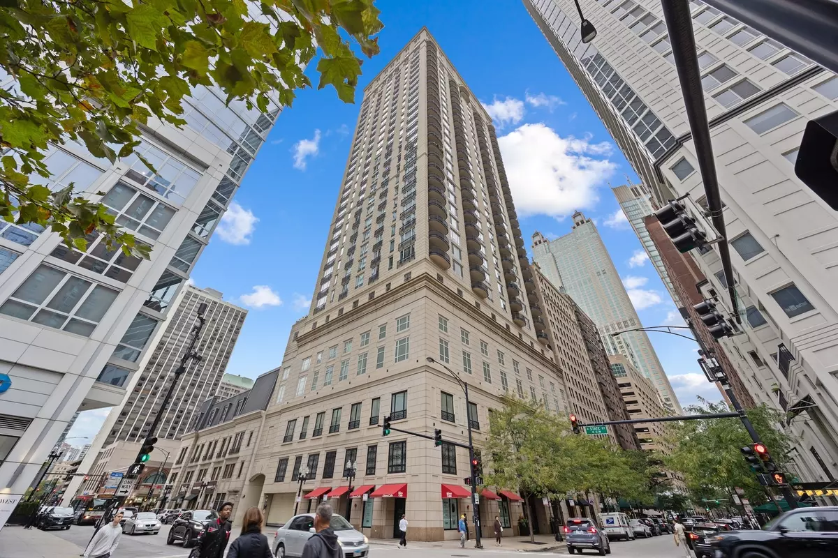 Chicago, IL 60611,10 E Delaware ST #27E