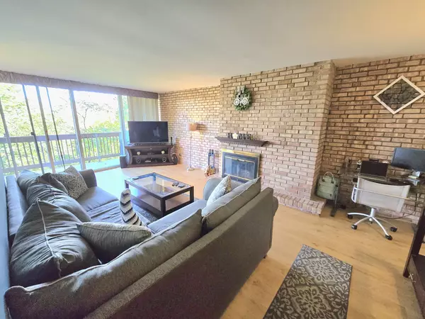 Lisle, IL 60532,5600 Hillcrest LN #2K