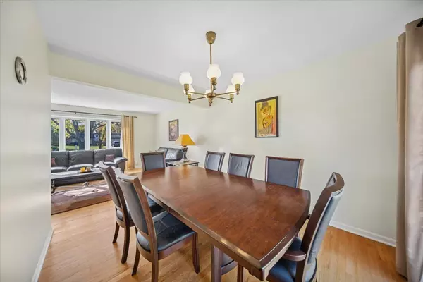 Darien, IL 60561,1614 Holly AVE