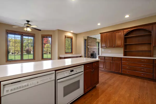 Mokena, IL 60448,12918 W Hunt Club CT