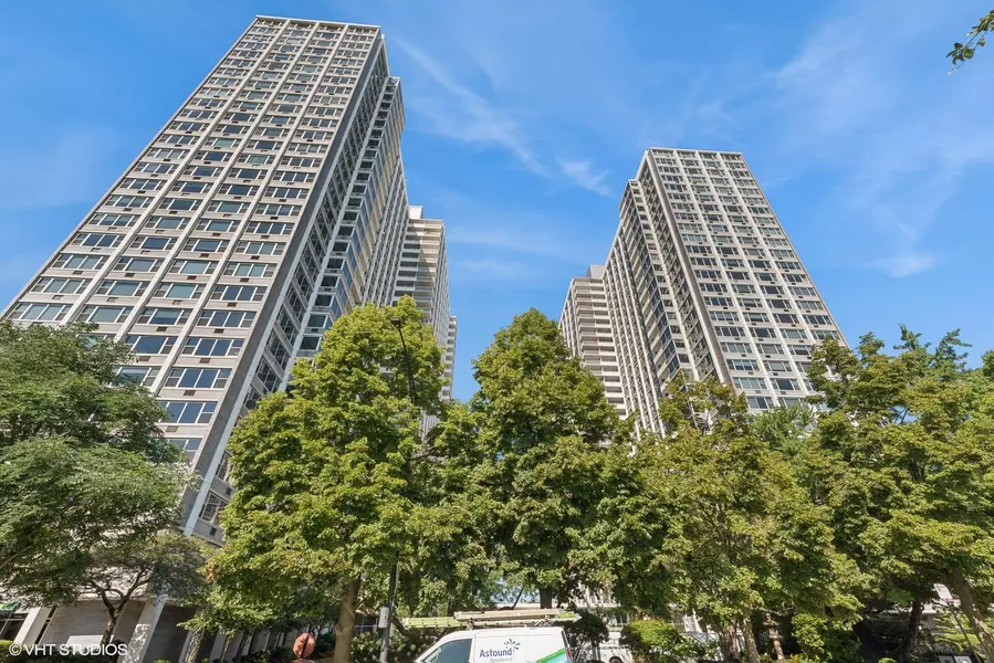 4250 N Marine DR #827, Chicago, IL 60613