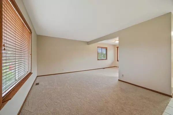 Carol Stream, IL 60188,1152 Evergreen DR