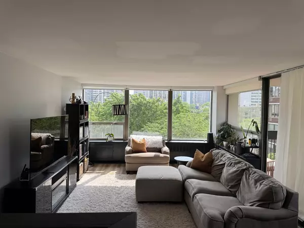 Chicago, IL 60610,1460 N Sandburg TER #501