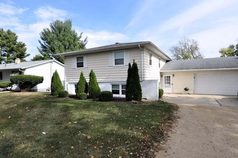 55-57 Greenfield DR, Freeport, IL 61032