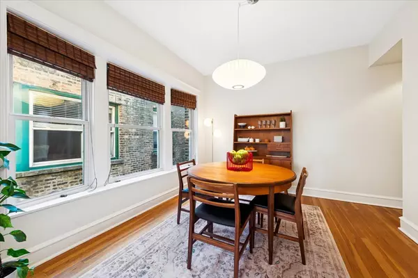 Chicago, IL 60640,4421 N Beacon ST #3S