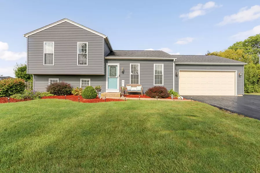 751 Cypress LN, Carol Stream, IL 60188