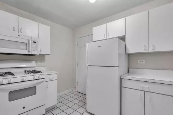 Evanston, IL 60202,530 Michigan AVE #3E