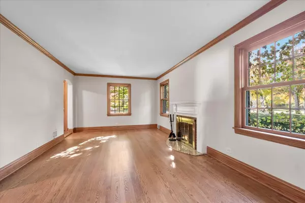 Skokie, IL 60076,4326 Bobolink TER