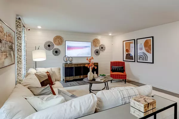 South Elgin, IL 60177,528 Endicott RD