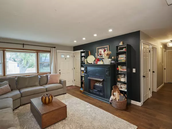 Aurora, IL 60506,782 Redwood DR