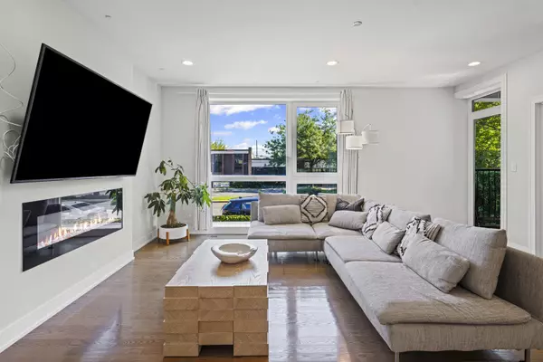 Chicago, IL 60659,5914 N Lincoln AVE #1E