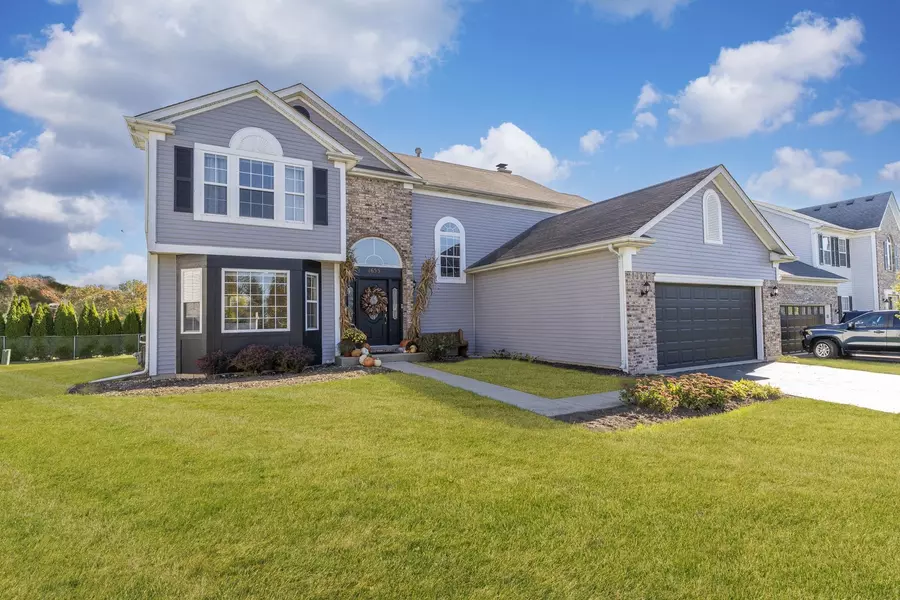 1655 Whispering Oaks CT, West Chicago, IL 60185