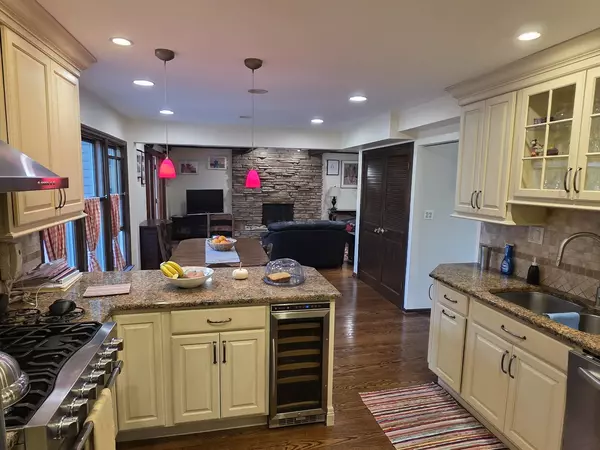 Glenview, IL 60026,4036 Miller DR