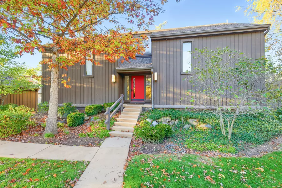 294 W Mallard PT #A, Lake Barrington, IL 60010