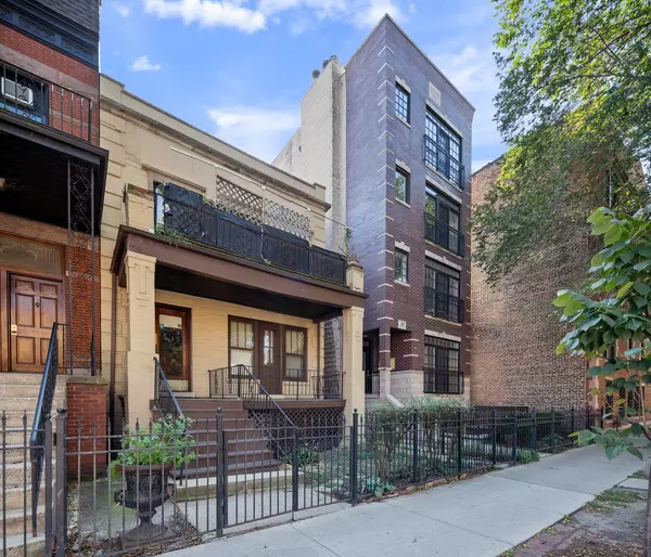 Chicago, IL 60657,651 W Belmont AVE