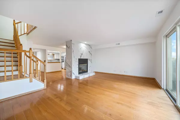 Des Plaines, IL 60016,815 PEARSON ST #10