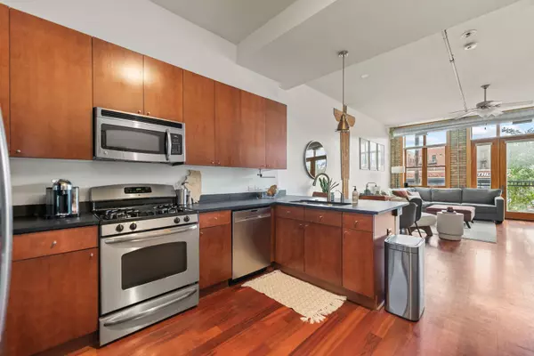 Chicago, IL 60657,3133 N LAKEWOOD AVE #2E
