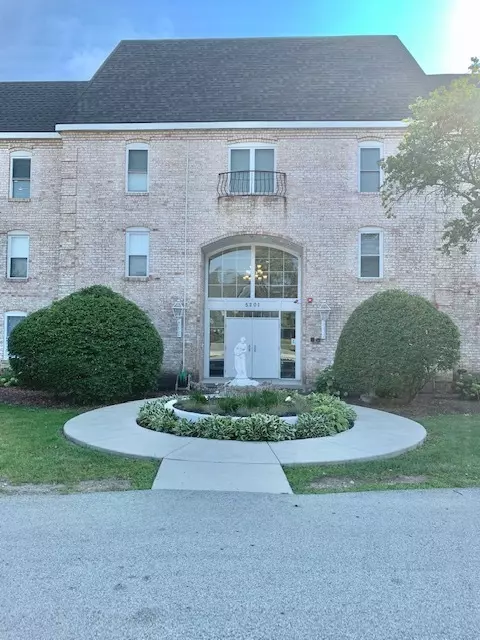 Rolling Meadows, IL 60008,5201 Carriageway DR #103