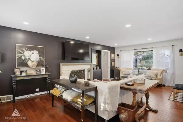 Elgin, IL 60123,369 Vincent PL