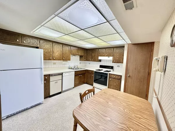Oak Lawn, IL 60453,9134 S Pulaski RD #2E