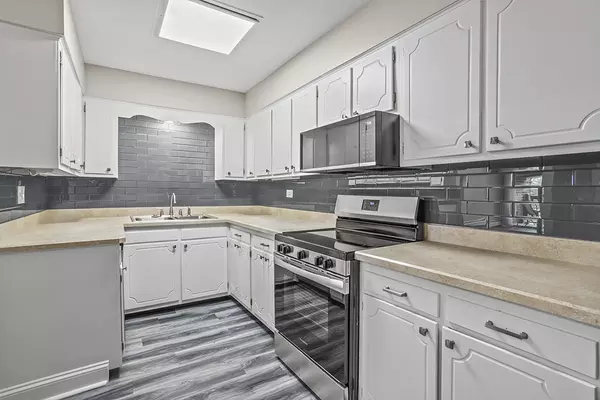 Downers Grove, IL 60515,3913 Saratoga AVE #G-306