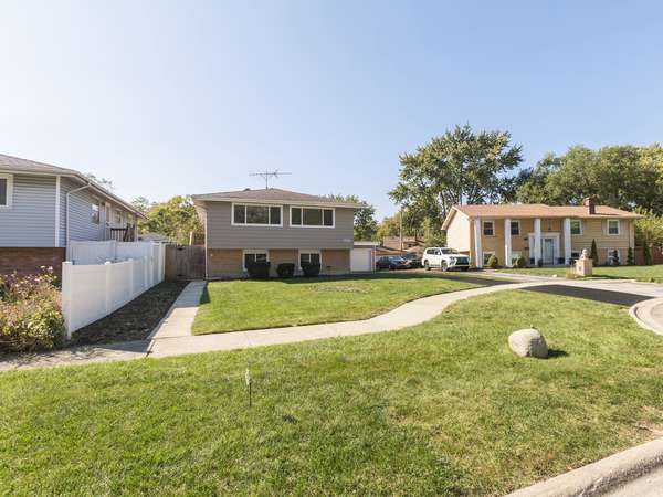 16920 Glen Oaks DR, Country Club Hills, IL 60478
