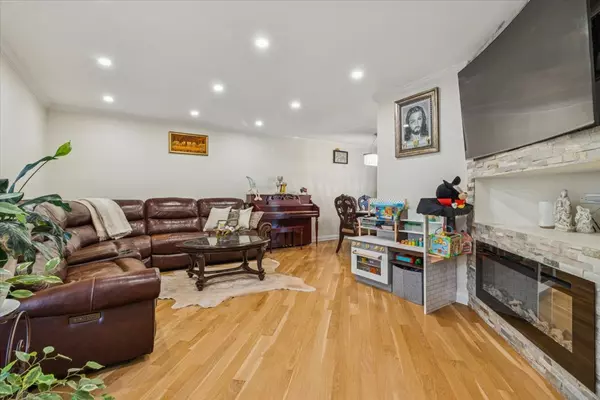 Wheeling, IL 60090,705 Lakeside Cir DR