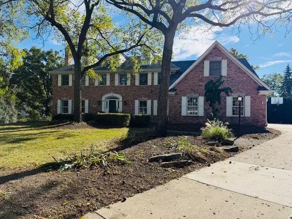 210 Saint Michael CT, Oak Brook, IL 60523